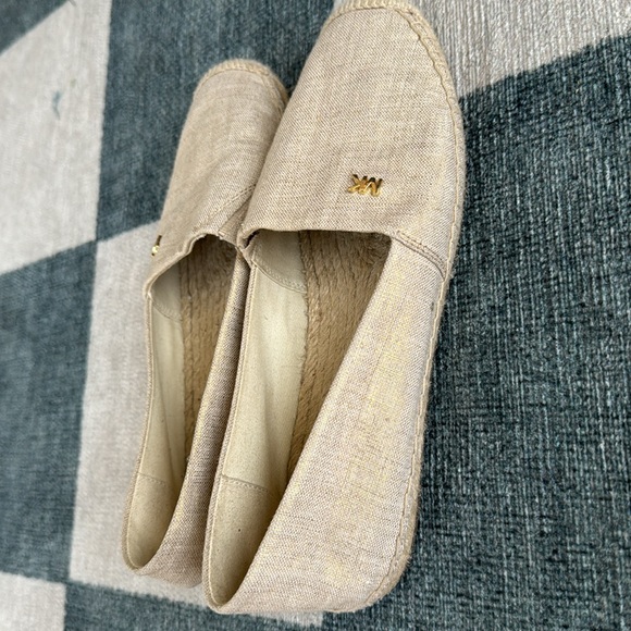 MK Shoes - Picture 3 of 5